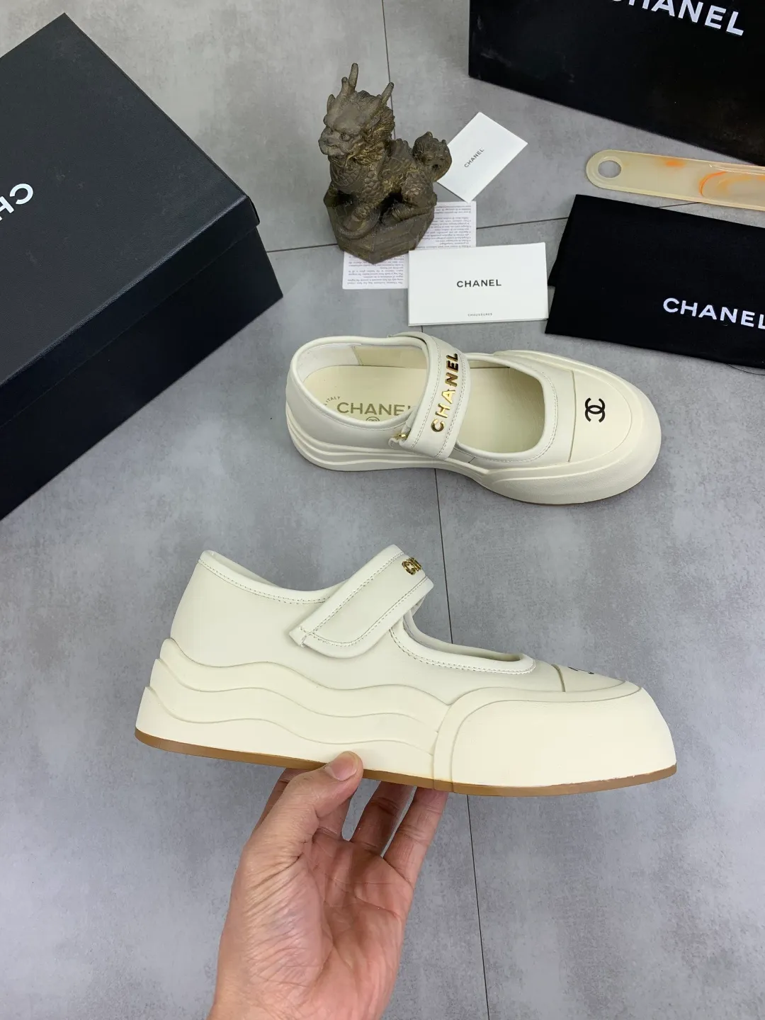 Men's men's shoes 💰P562 new high quality Chanel 25k spring counter new top quality [proud] This boot is really a lucky star for small people, thick sole 5cma more refined rhombus, slim legs, the key is very comfortable upper foot: imported cowhide lining: sheepskin lining outsole: genuine molded tpu outsole ~ 5cm heel height Color: 3️⃣ colors available Size: 35-40 (41 made to order, non-refundable)